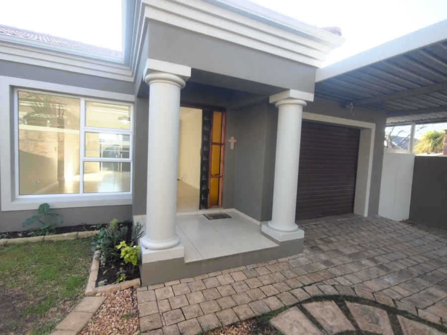 5 Bedroom Property for Sale in Wavecrest Eastern Cape